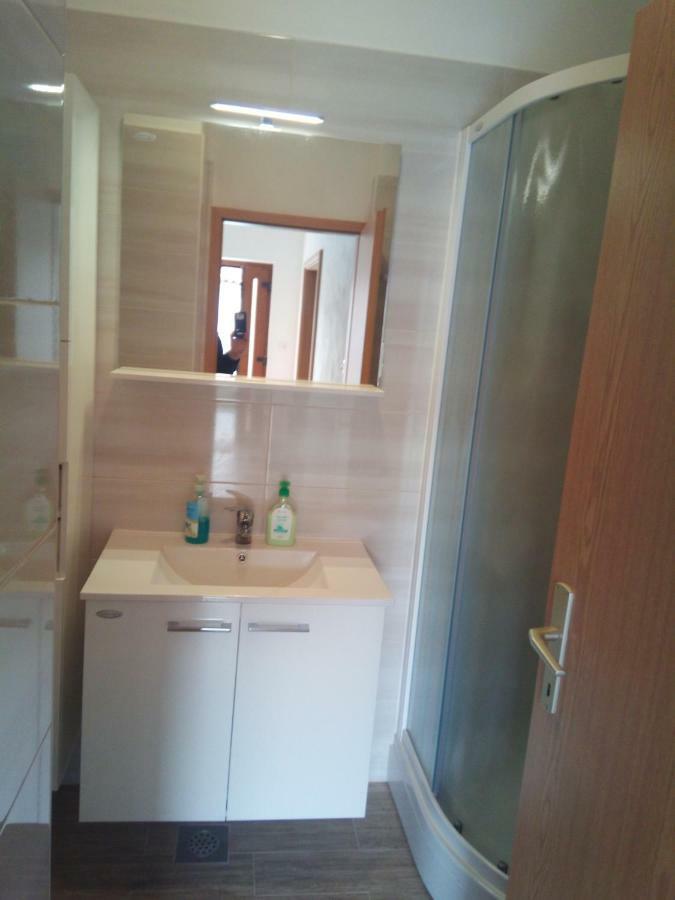 Apartmaji Matazin Črni Kal Exteriör bild