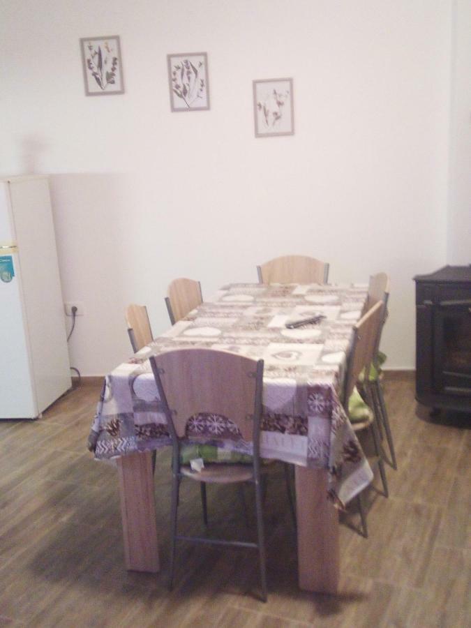 Apartmaji Matazin Črni Kal Exteriör bild
