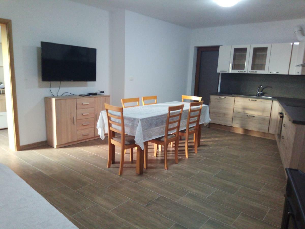 Apartmaji Matazin Črni Kal Exteriör bild