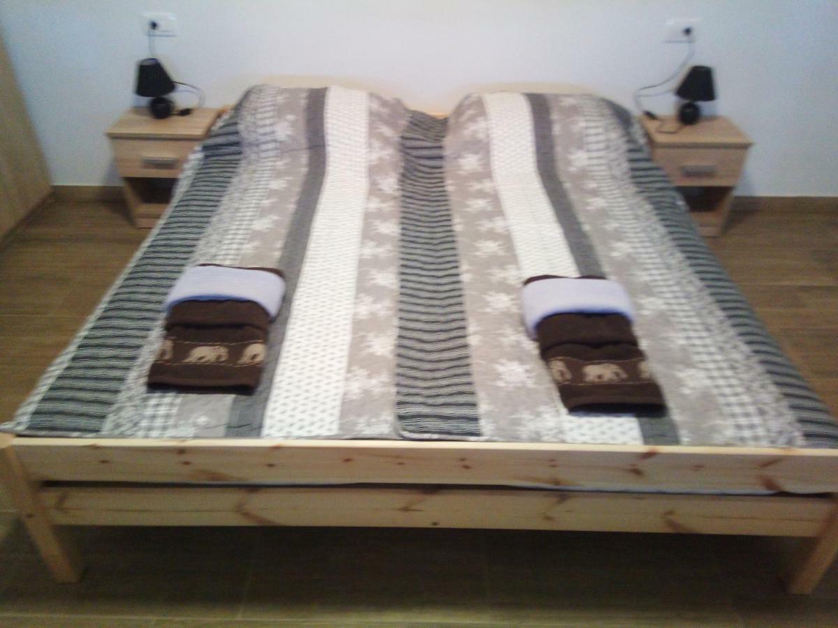 Apartmaji Matazin Črni Kal Exteriör bild
