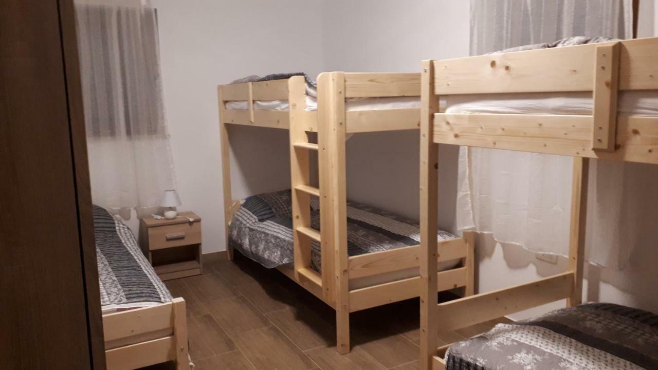 Apartmaji Matazin Črni Kal Exteriör bild